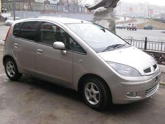 2003 Mitsubishi Colt Pictures