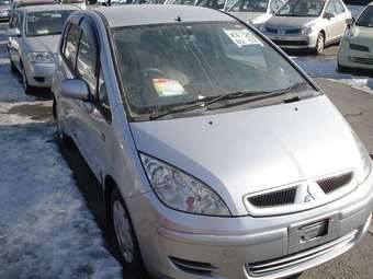 2003 Mitsubishi Colt Pictures