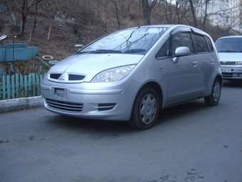 2003 Mitsubishi Colt Pictures