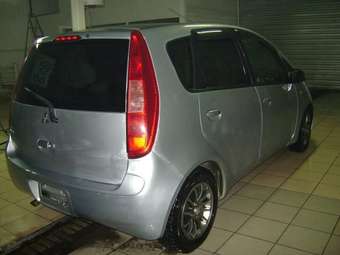 2003 Mitsubishi Colt Photos