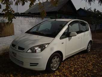 2003 Mitsubishi Colt Images