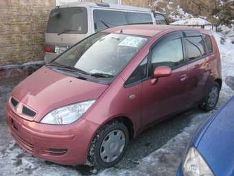 2003 Mitsubishi Colt Pictures