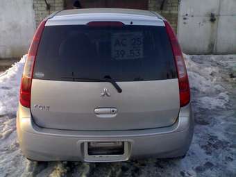 2003 Mitsubishi Colt Pictures