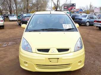 2003 Mitsubishi Colt Photos