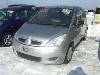 2003 Mitsubishi Colt Pictures