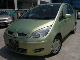 2003 Mitsubishi Colt Pictures