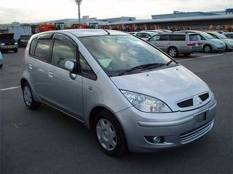 2003 Mitsubishi Colt Photos