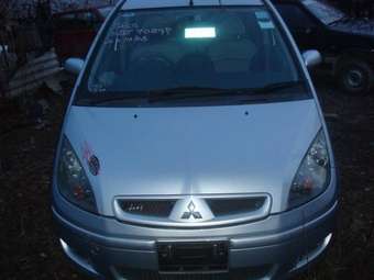 2003 Mitsubishi Colt Photos