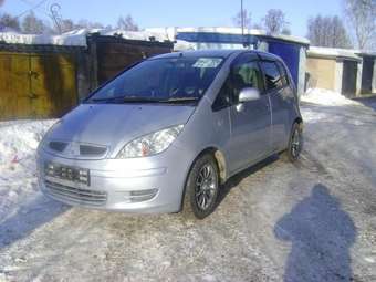 2003 Mitsubishi Colt Photos