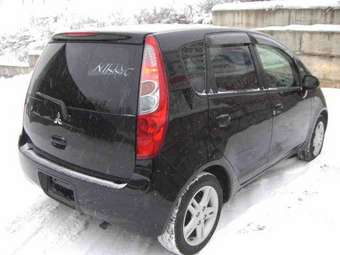 2003 Mitsubishi Colt Pictures