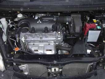 2003 Mitsubishi Colt Pictures