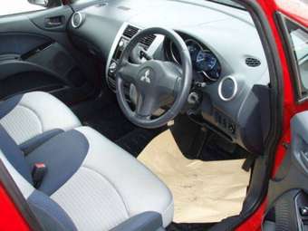 2003 Mitsubishi Colt Pictures