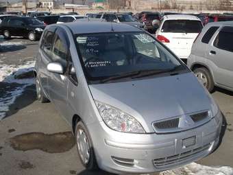 2003 Mitsubishi Colt Photos