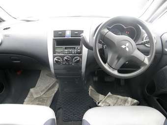 2003 Mitsubishi Colt Pictures