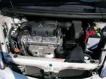 2003 Mitsubishi Colt Photos