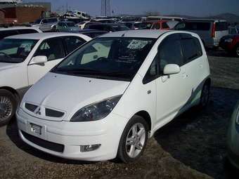 2003 Mitsubishi Colt Pictures