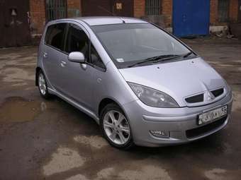 2003 Mitsubishi Colt Photos