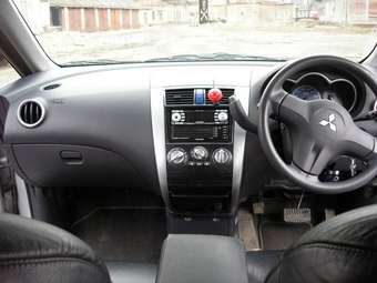 2003 Mitsubishi Colt Photos