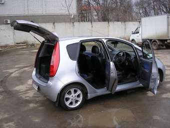 2003 Mitsubishi Colt Pictures