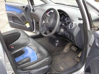 2003 Mitsubishi Colt Pictures