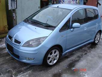 2003 Mitsubishi Colt Photos