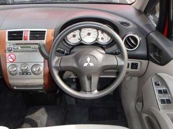 2003 Mitsubishi Colt Photos