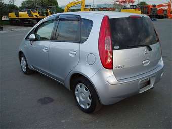 2003 Mitsubishi Colt Photos