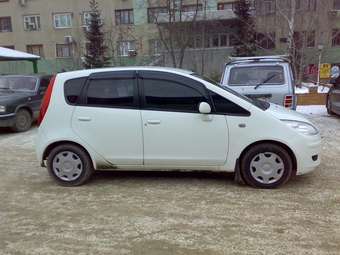 2003 Mitsubishi Colt Photos