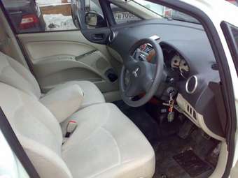 2003 Mitsubishi Colt Photos