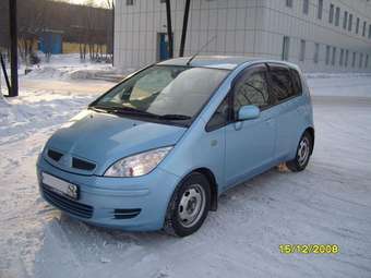 2003 Mitsubishi Colt Pictures