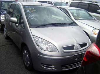 2003 Mitsubishi Colt Pictures