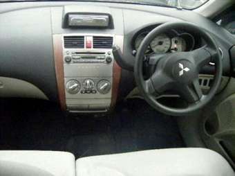 2003 Mitsubishi Colt Photos