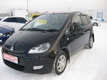 2003 Mitsubishi Colt Photos