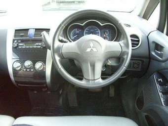 2003 Mitsubishi Colt Pictures