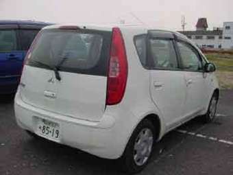 2003 Mitsubishi Colt Pictures