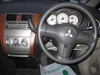 2003 Mitsubishi Colt Pics