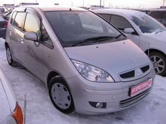 2003 Mitsubishi Colt Pictures