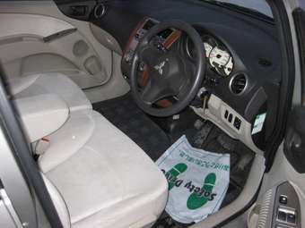 2003 Mitsubishi Colt Pictures