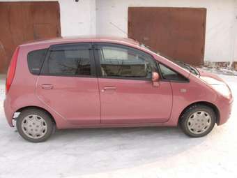 2003 Mitsubishi Colt Pictures