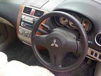 2003 Mitsubishi Colt Pictures