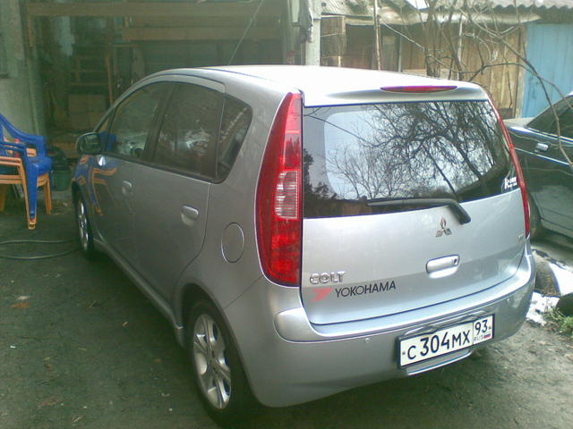 2003 Mitsubishi Colt