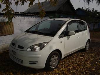 2003 Mitsubishi Colt Pictures