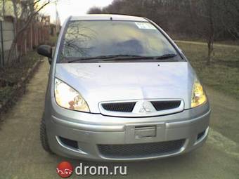 2003 Mitsubishi Colt Pictures