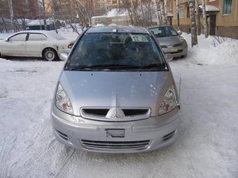 2003 Mitsubishi Colt Photos