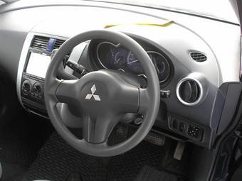 2003 Mitsubishi Colt Pictures