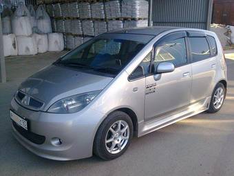 2003 Mitsubishi Colt Pictures