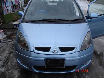 2003 Mitsubishi Colt Pictures