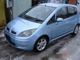 2003 Mitsubishi Colt Pictures