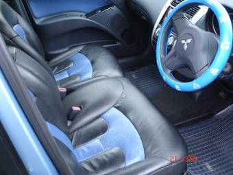 2003 Mitsubishi Colt Photos