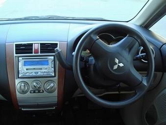 2003 Mitsubishi Colt Pictures